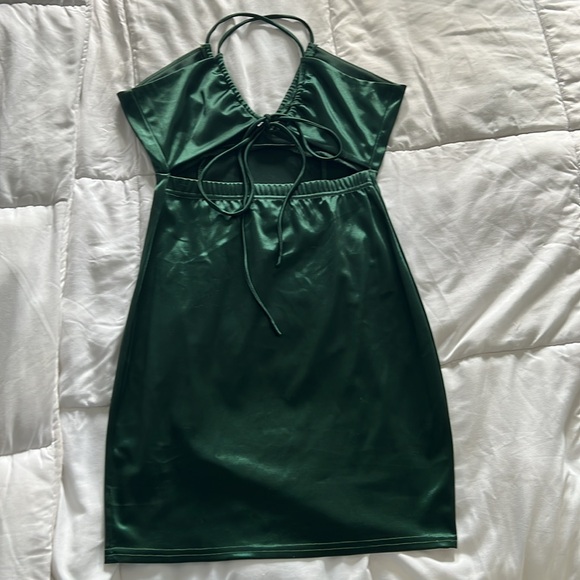 BETTER BE emerald mini dress - Picture 2 of 3